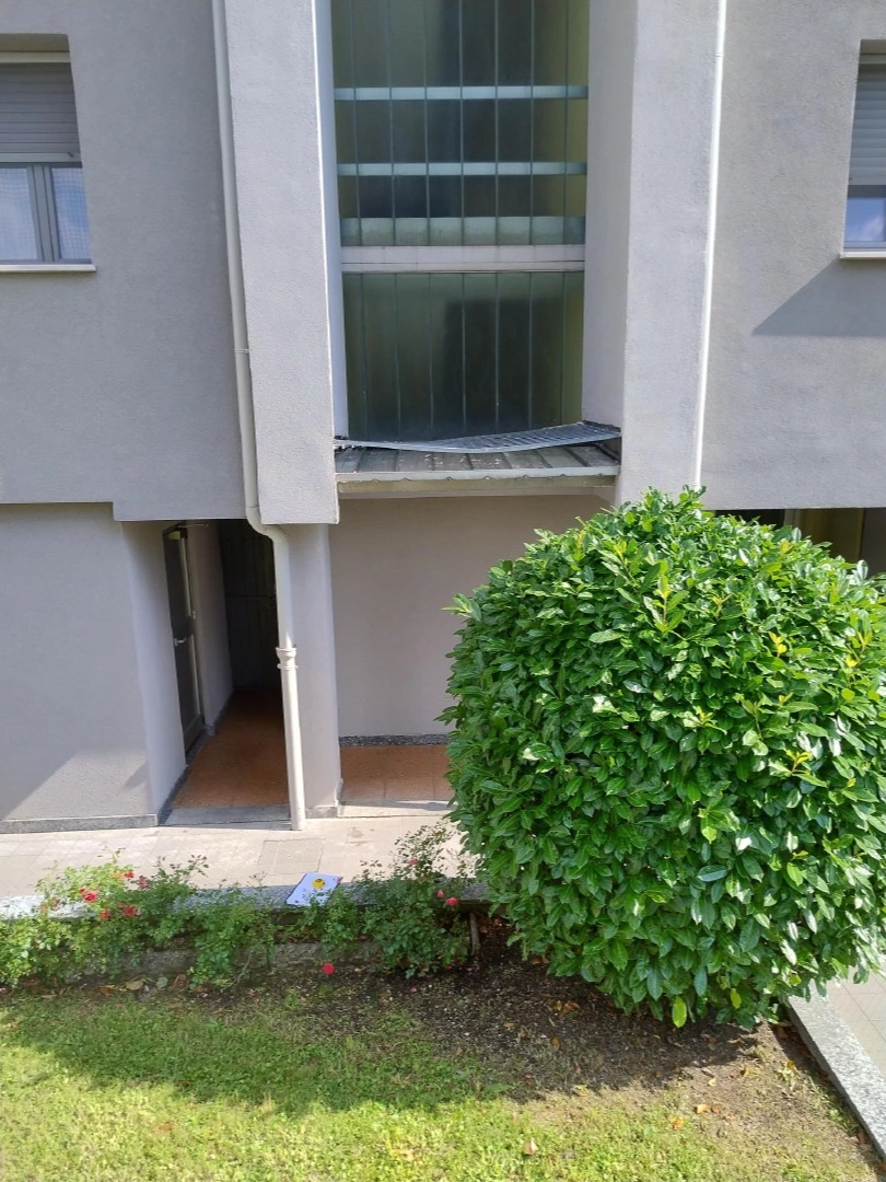 Pensilina condominio prima di intervento manutenzione servizi condominiali
