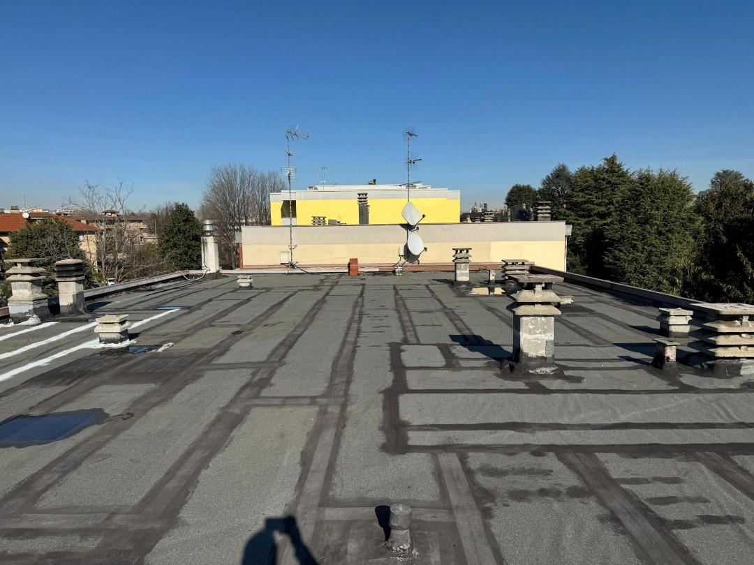 Tetto prima di manutenzione straordinaria condominio